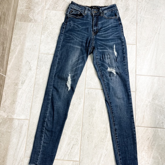 Kancan Dark Wash Raw Hem Distressed 10” High Rise Skinny Jeans Size 26 - Picture 5 of 11